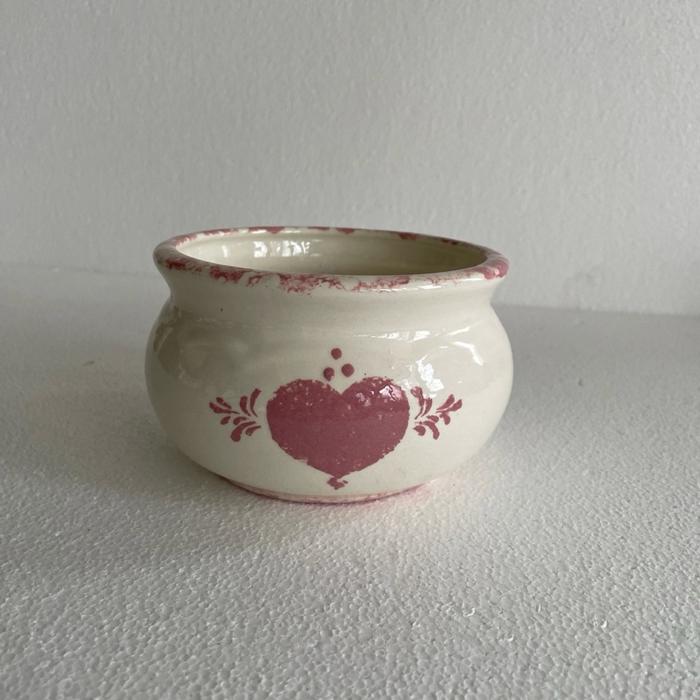 Farmhouse Romantic Heart Motif Ceramic Bowl
Country home